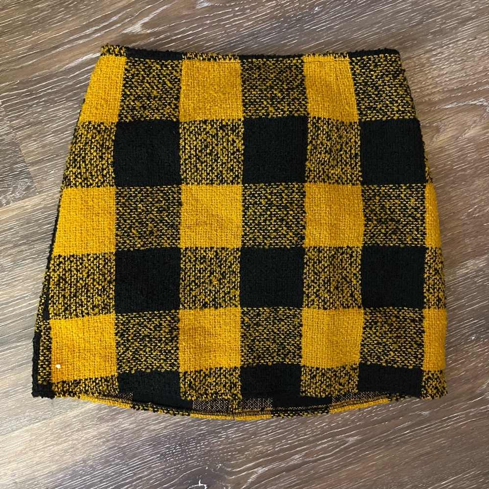 Forever 21 never worn before yellow plaid skirt size M